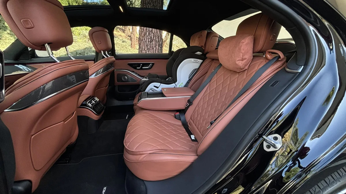 Mercedes-Benz S580e interior back seat