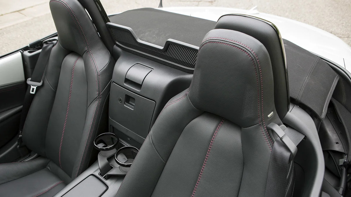 2016 Mazda MX-5 Miata seats