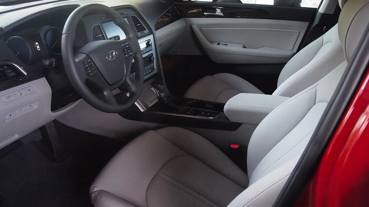 2016 Hyundai Sonata Hybrid interior