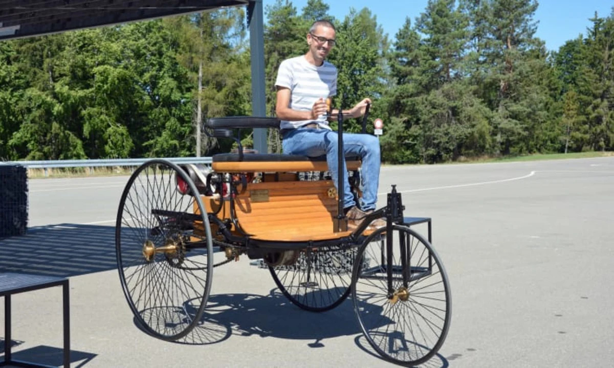 Drive like it's 1885: What it's like to take the tiller of the first car, a  Benz Patent-Motorwagen - Autoblog