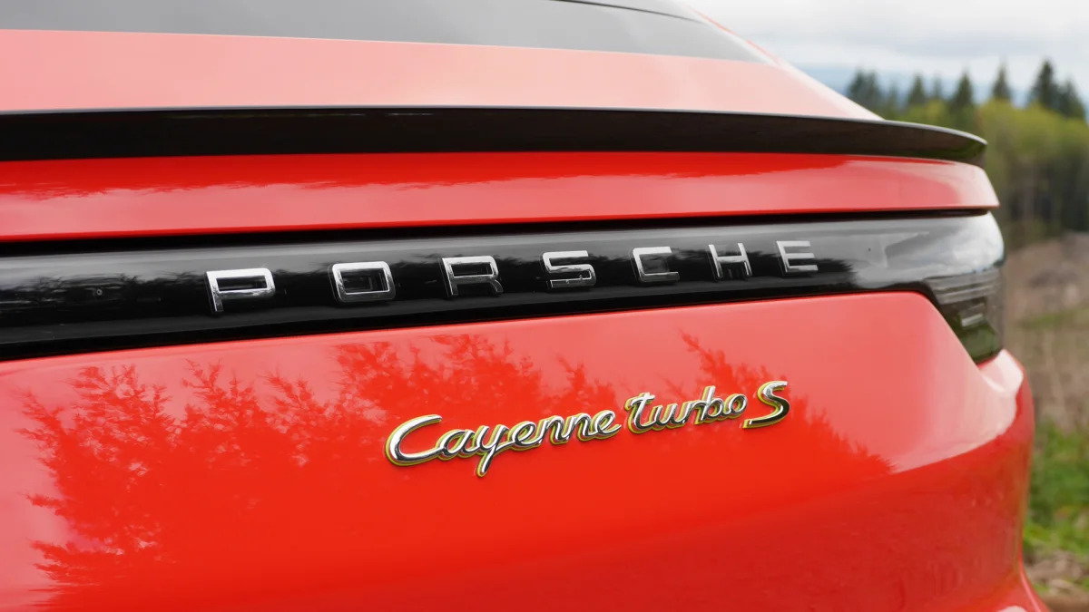 2020 Porsche Cayenne Coupe Turbo S E-Hybrid badge