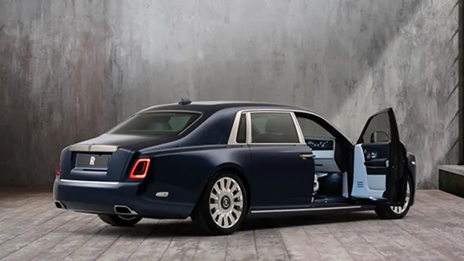 Learn About the Elegant 2022 Rolls-Royce Phantom Interior Design