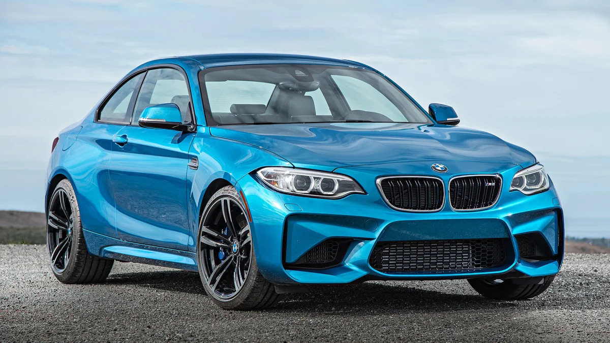 2016 BMW M2 front 3/4 view