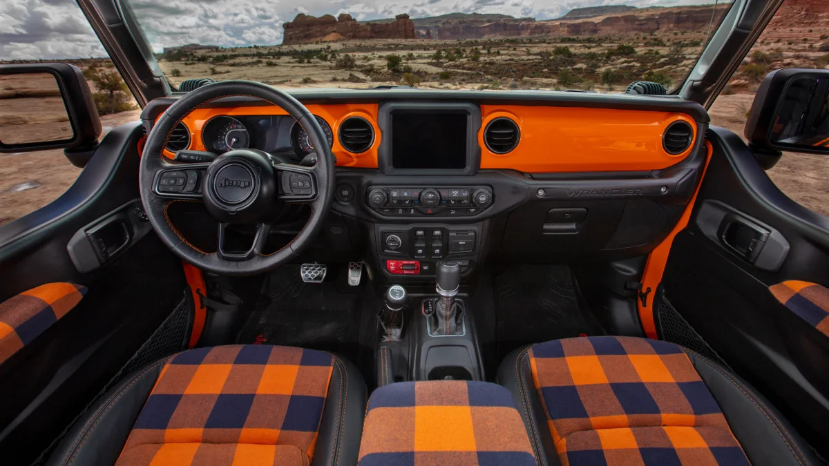 Jeep Orange Peelz interior