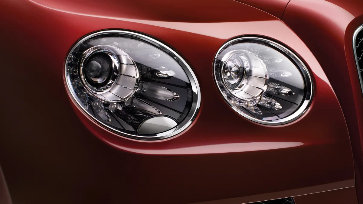 2016 Bentley Flying Spur V8 S headlights
