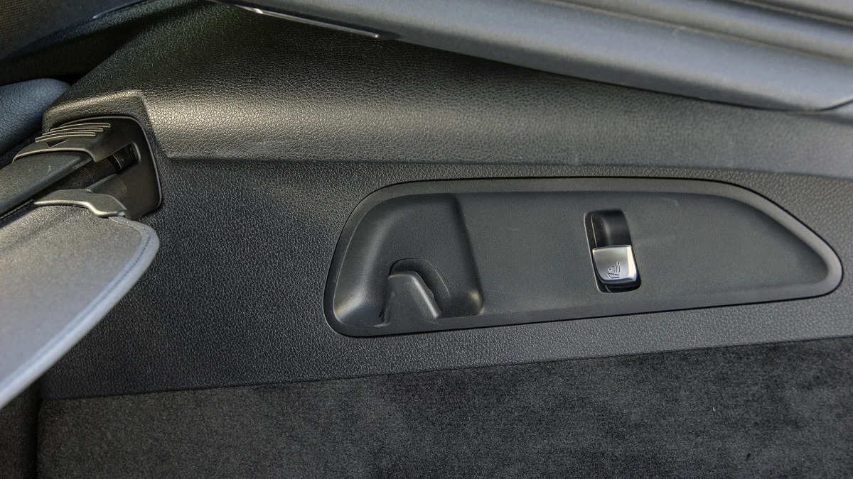 2017 Mercedes-Benz GLC300 Coupe rear seat controls