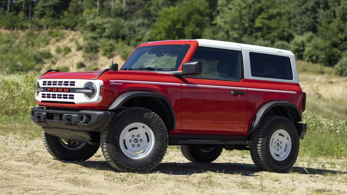 2023 Bronco Heritage Edition_Race Red_02