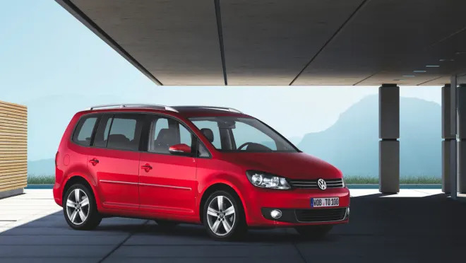 Volkswagen Touran Review (2024)