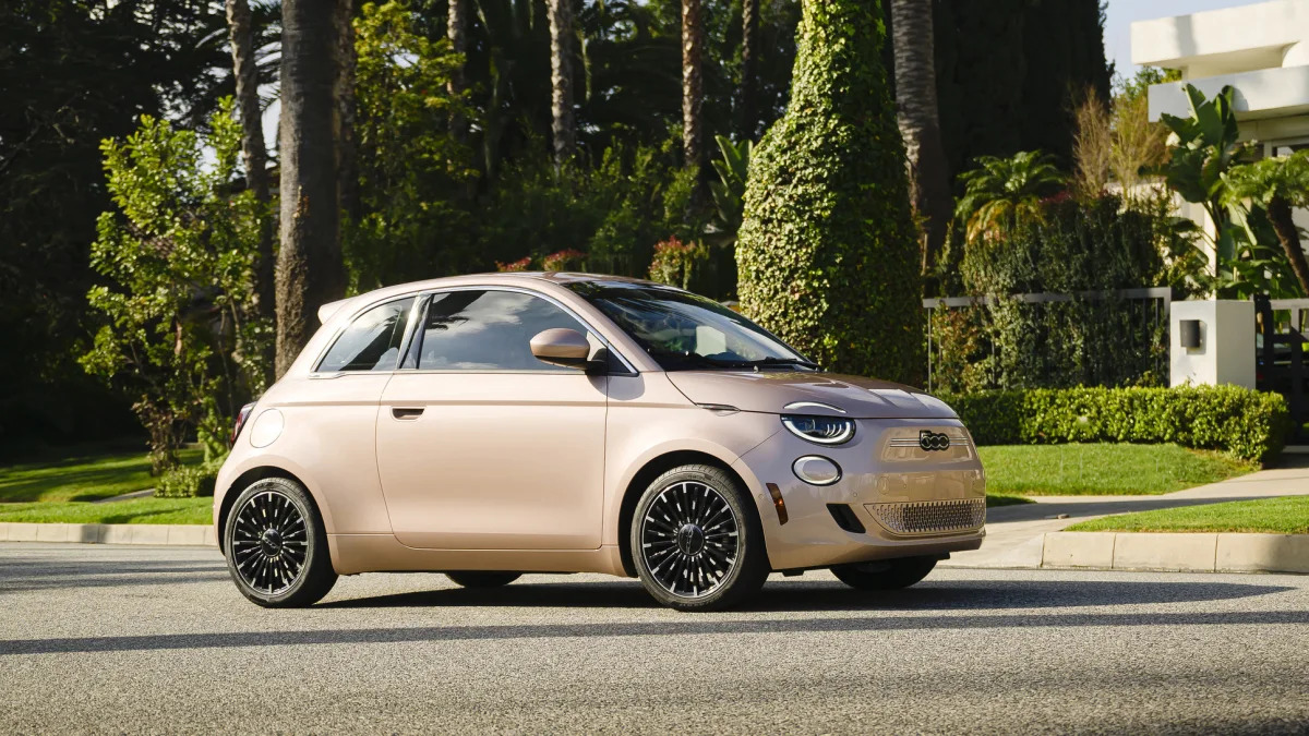 2024 Fiat 500e Inspired By Beauty front 3/4