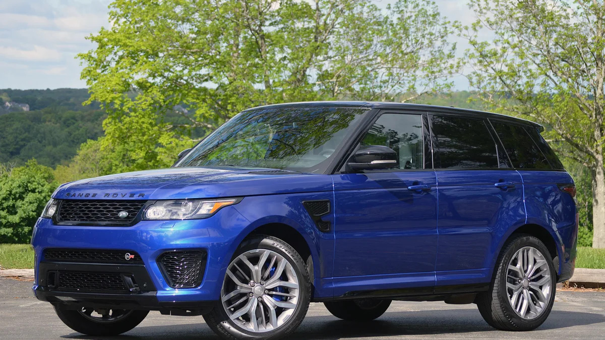 2015 Land Rover Range Rover Sport SVR front 3/4 view