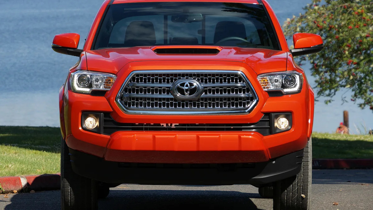 2016 Toyota Tacoma TRD Sport 4x4 front view