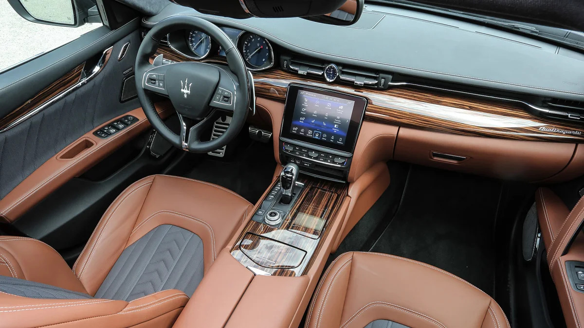 2017 Maserati Quattroporte interior
