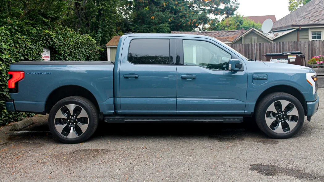 A side view of the 2023 Ford F-150 Lightning Platinum.
