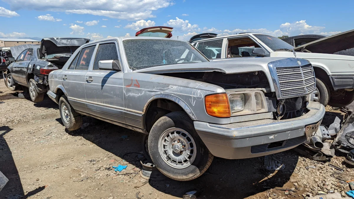 99 - 1985 Mercedes-Benz 300SD in Colorado junkyard - photo by Murilee Martin