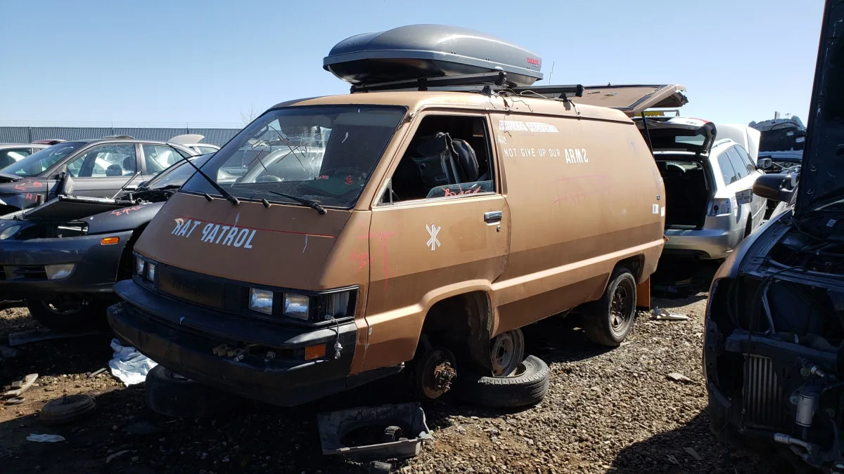99 - 1987 Toyota LiteAce Van in Colorado junkyard - photo by Murilee Martin
