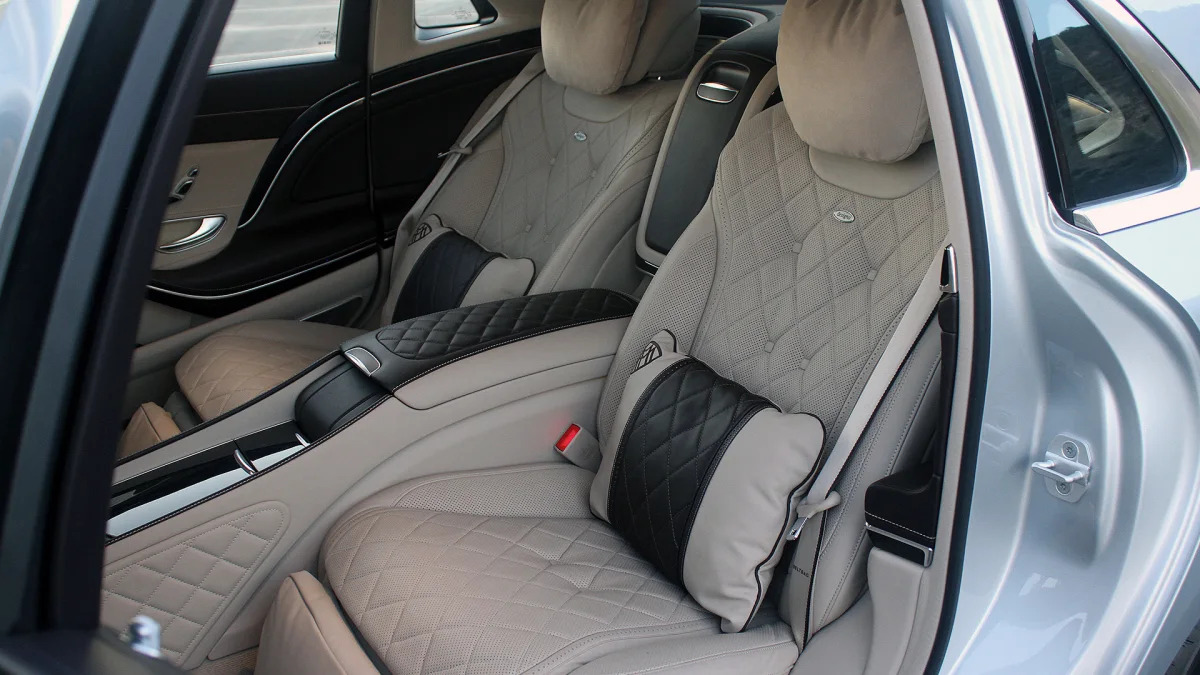2016 Mercedes-Maybach S600 rear seats