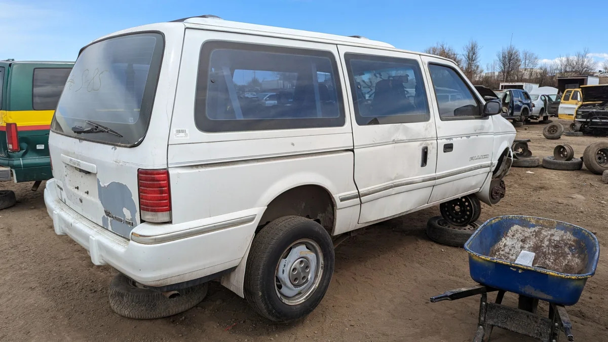 40 - 1993 Plymouth Grand Voyager in Colorado junkyard - photo by Murilee Martin