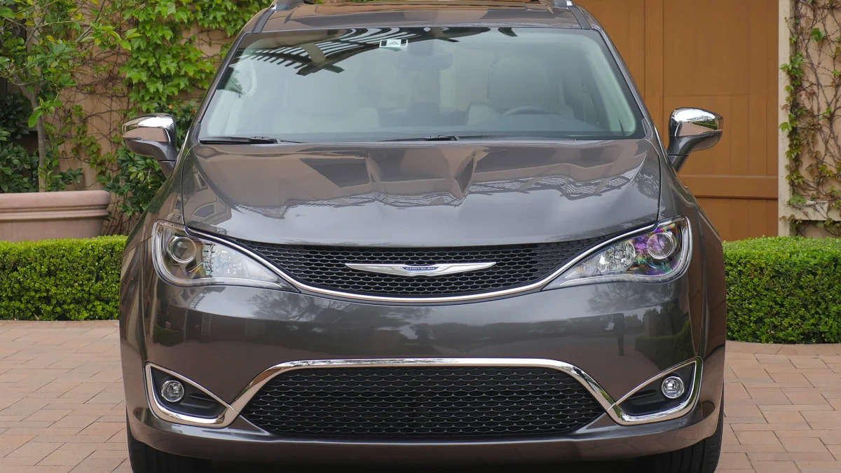 2017 Chrysler Pacifica front view
