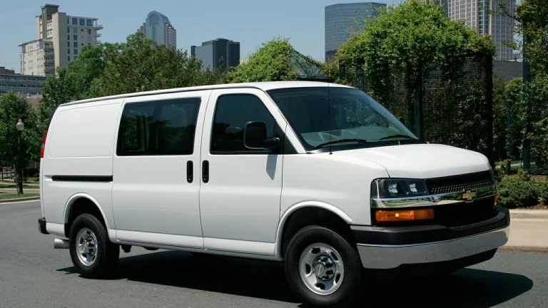 2009 Chevrolet Express 2500 LS Rear-Wheel Drive Passenger Van