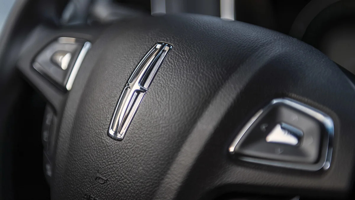 2016 Lincoln MKX steering wheel