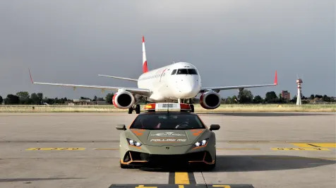 <h6><u>Lamborghini Huracán Evo follow-me car at the Bologna airport</u></h6>