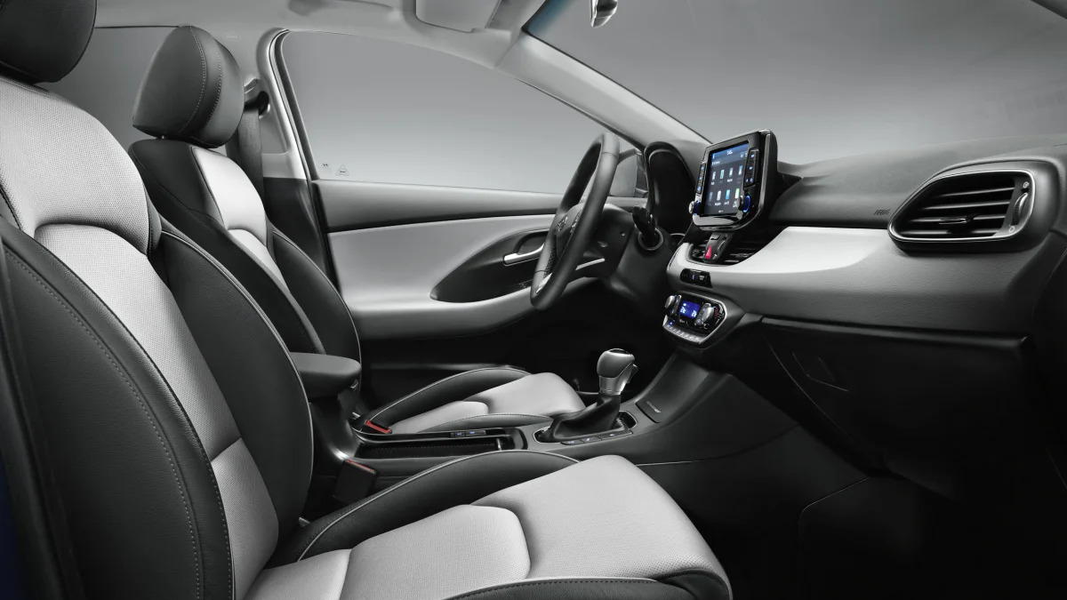 2017 Hyundai i30 white interior 1