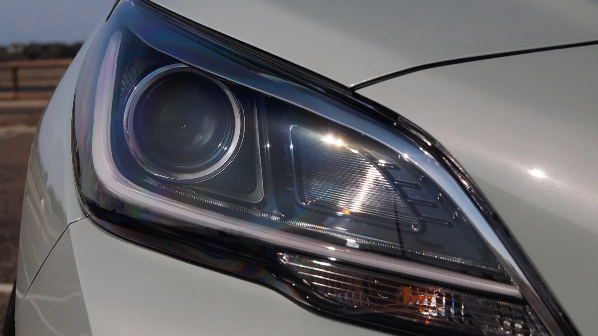 2016 Hyundai Sonata Plug-In Hybrid headlight