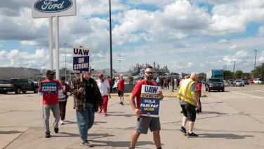 Ford temporarily lays off 330 workers, blames the UAW strike
