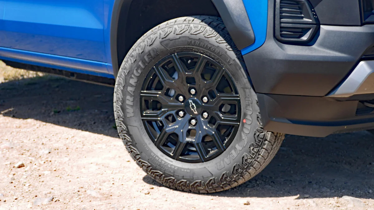 2023 Chevrolet Colorado Trail Boss wheel and tire