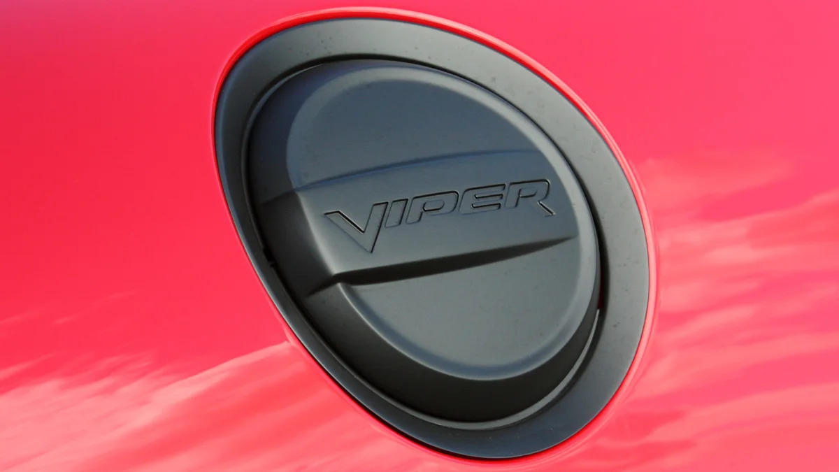 2016 Dodge Viper ACR fuel door