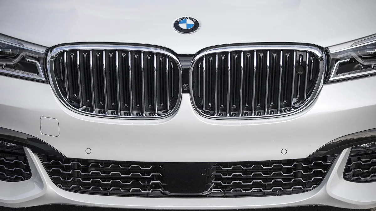 2016 BMW 7 Series grille