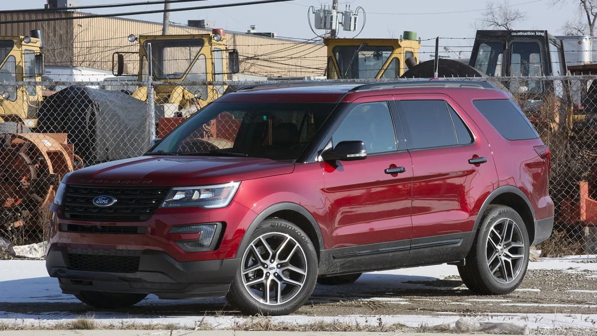 2016 Ford Explorer Sport front 3/4 view