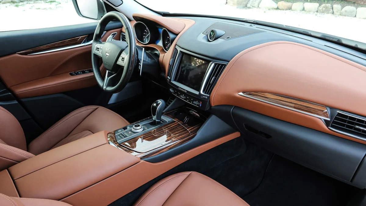 2017 Maserati Levante interior