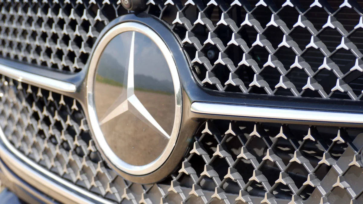 2024 Mercedes-Benz E 450 grille detail