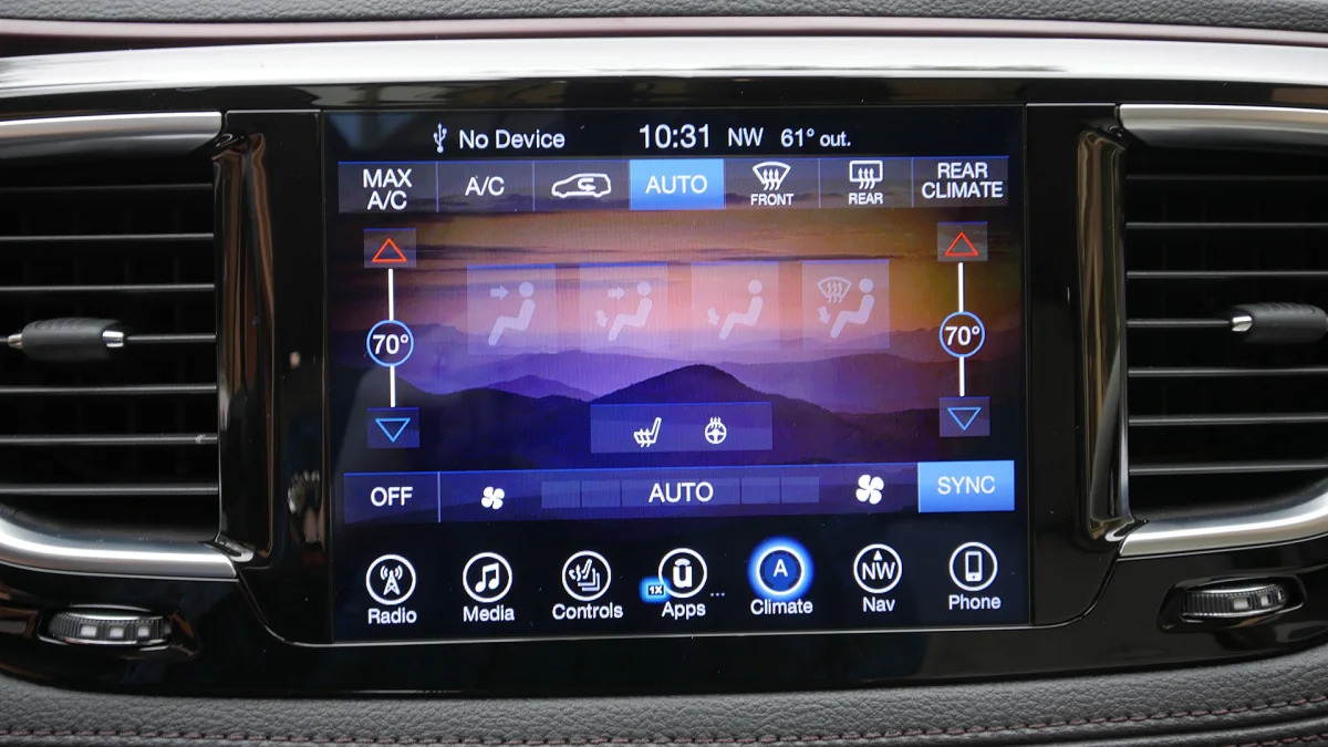 2017 Chrysler Pacifica infotainment system