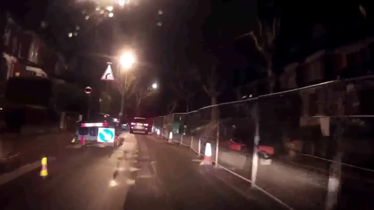 Dashcam catches oblivious car thief in the act