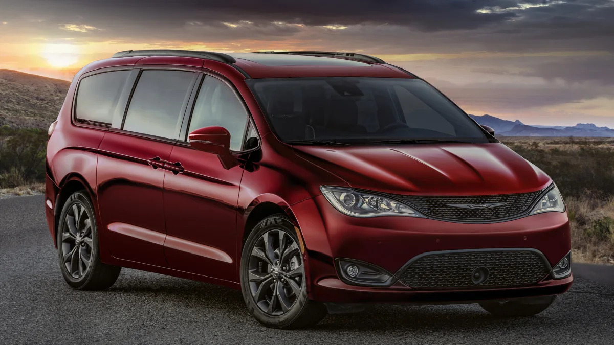 FCA US celebrates 35 2019 Chrysler Pacifica and Pacifica Hybrid 35th Anniversary Editions of minivan leadership with 2019 Chrysler Pacifica and Pacifica Hybrid 35th Anniversary Editions