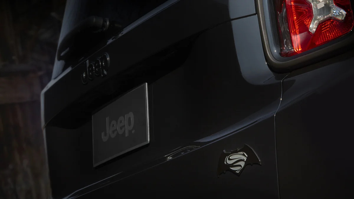 2016 jeep renegade dawn of justice special edition emblem