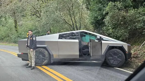 <h6><u>Here's the first Tesla Cybertruck crash on a public road</u></h6>