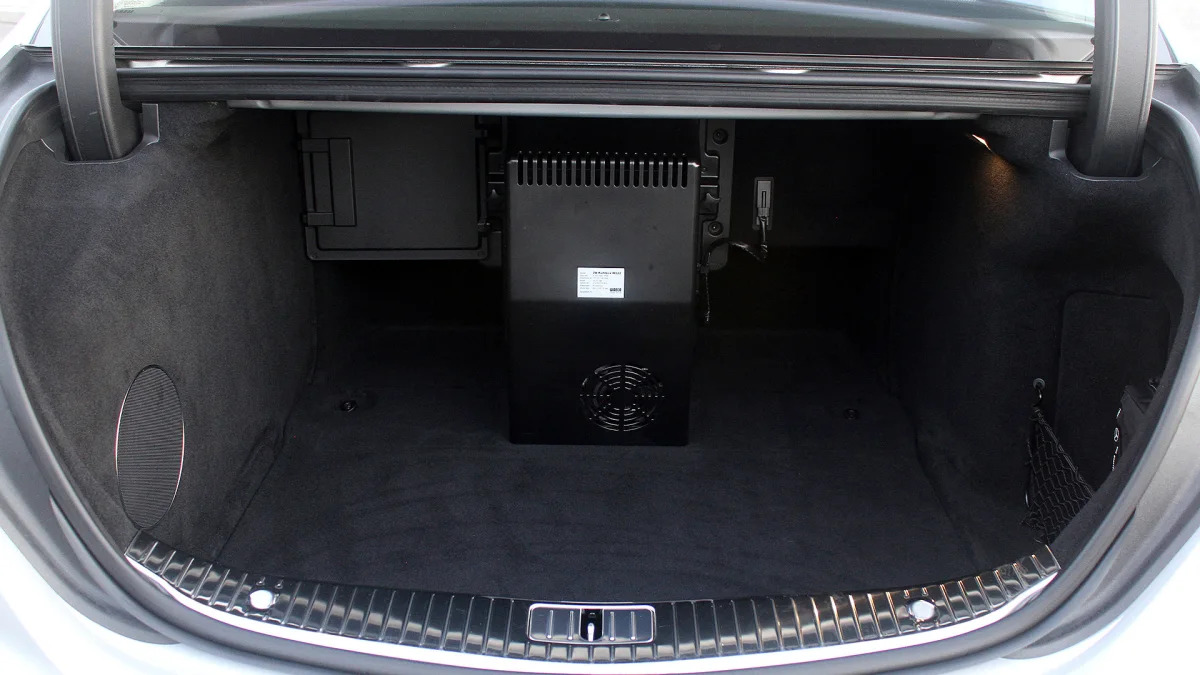 2016 Mercedes-Maybach S600 trunk
