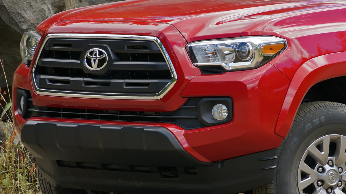 2016 Toyota Tacoma front detail
