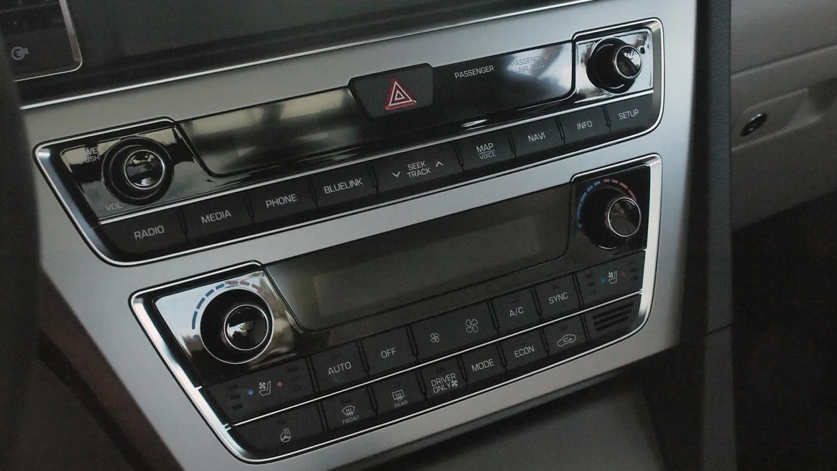 2016 Hyundai Sonata Hybrid audio and climate controls