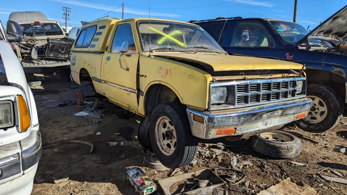 99 - 1982 Isuzu P'up Diesel in Colorado wrecking yard - photo by Murilee Martin