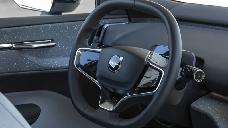 2025 Volvo EX30 Single Motor interior 15.jpg