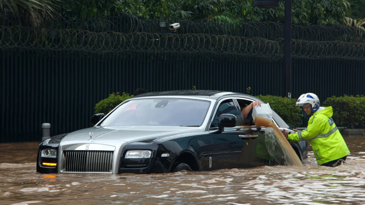 Rolls-Royce Ghost flooded in Jakarta