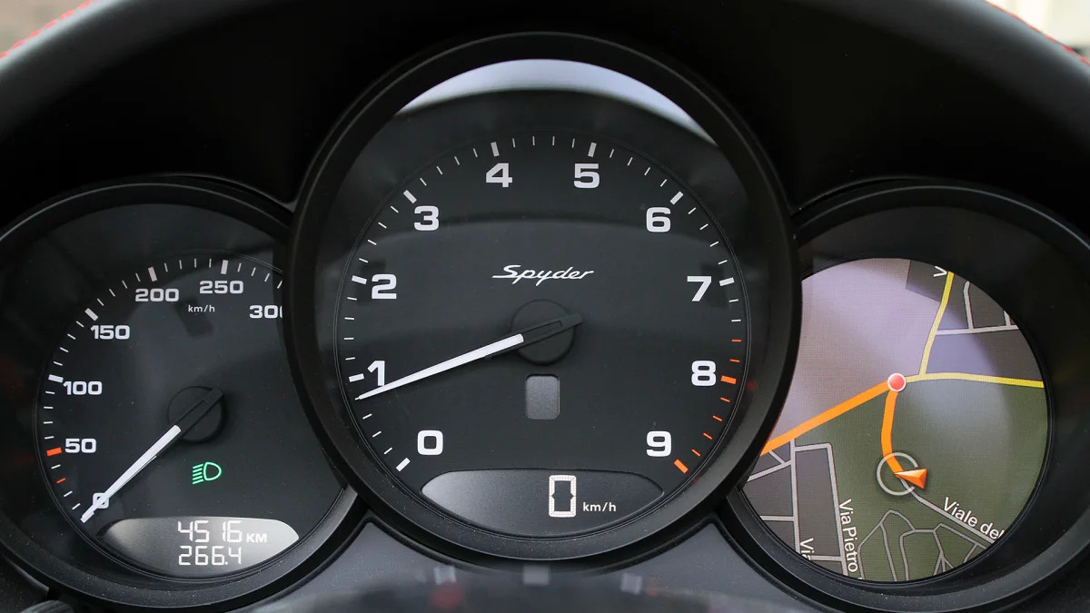 2016 Porsche Boxster Spyder gauges