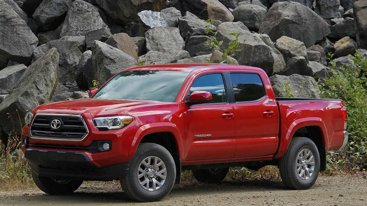  2016 Toyota Tacoma front 3/4 view