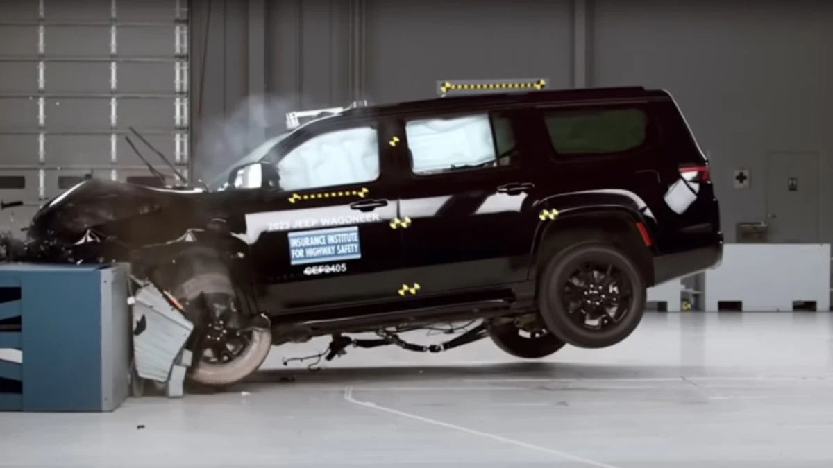 IIHS crash tests 3 large SUVs, Jeep Wagoneer comes out on top
