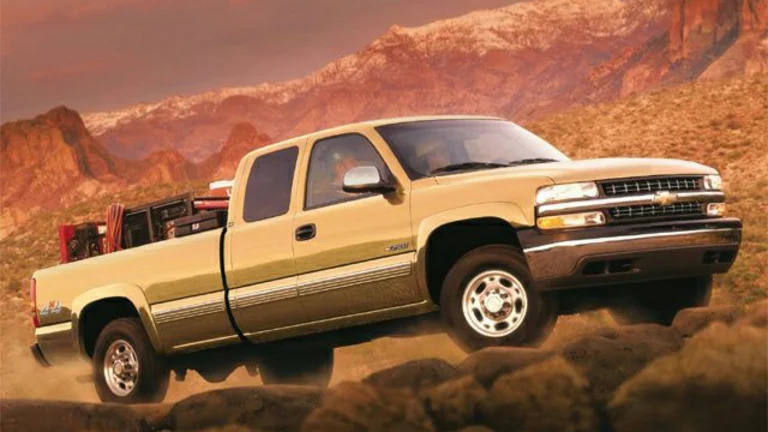 2000 Chevrolet Silverado 2500 LS 3dr 4x4 Extended Cab 8 ft. box 157.5 in. WB