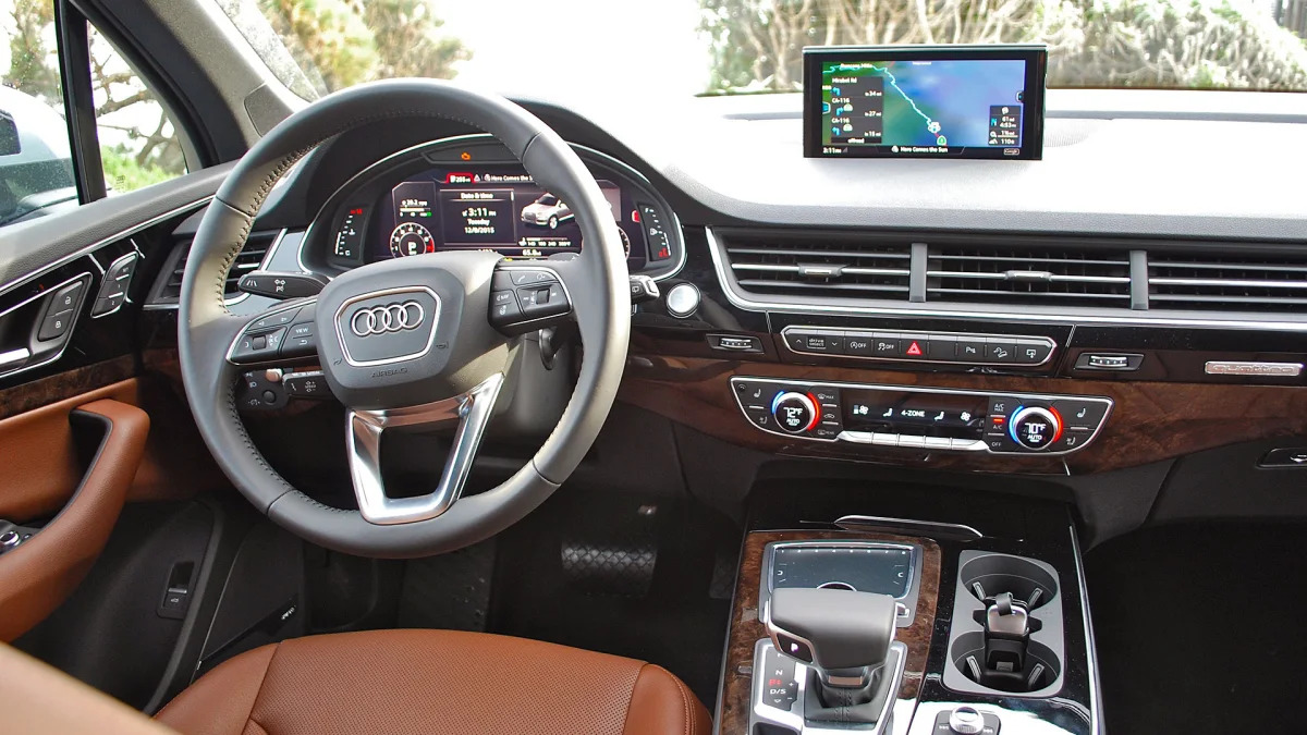 2017 Audi Q7 interior